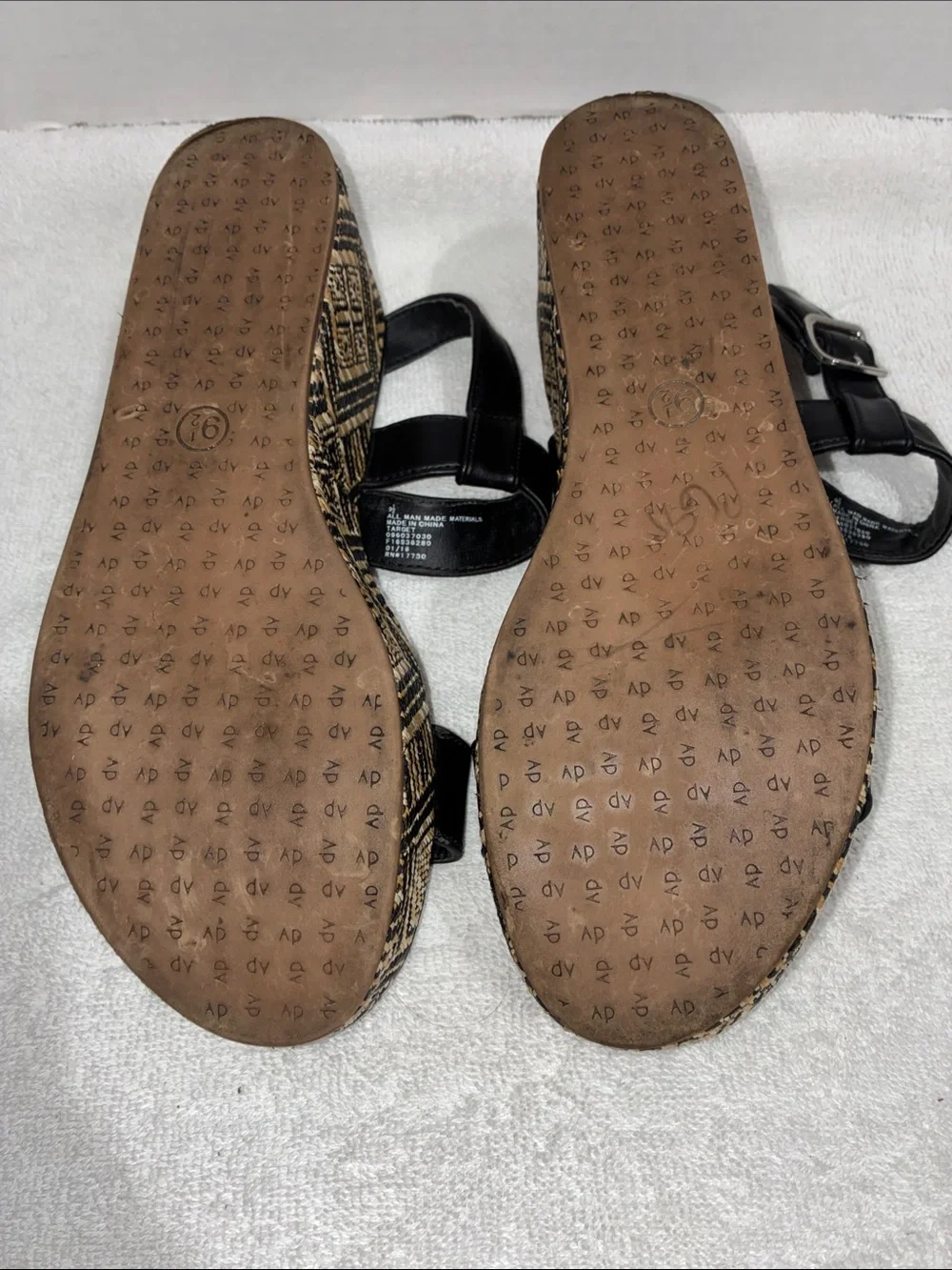 Dolce Vita x Target| Black Wedge Sandals with Patterned Platform size 9.5